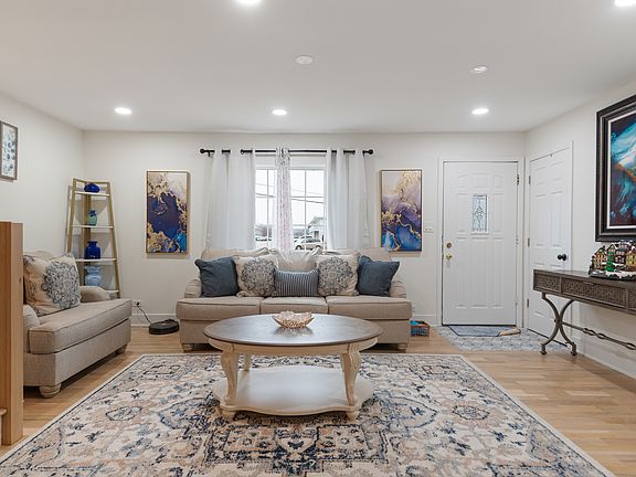 3rd image of 128 S Villa Ave