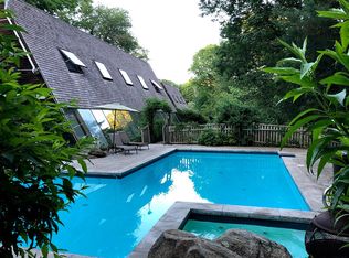 1151 Vineyard Rd, Saunderstown, RI 02874