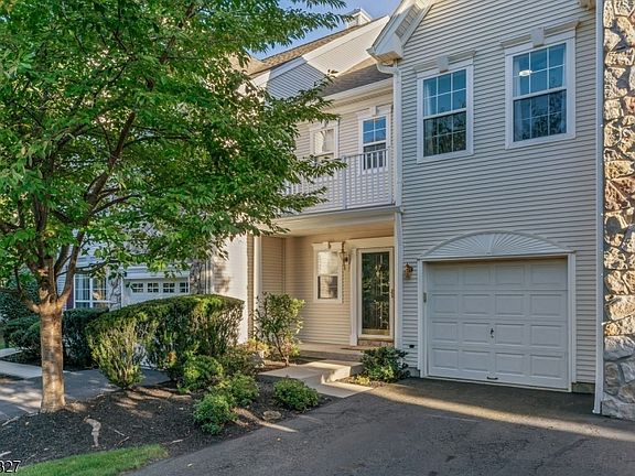 3rd image of 47 Mayflower Dr