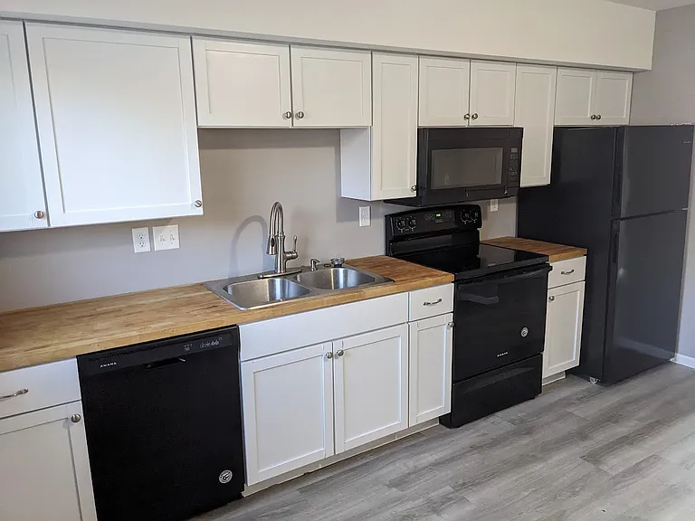 101 16th Ave NW #11 — Photo 3