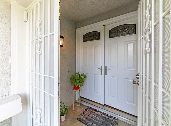 5th image of 6290 Dartmouth Ave
