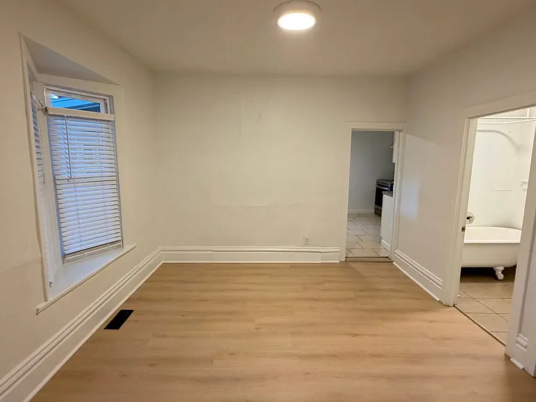 1023 Sigsbee St SE — Photo 10