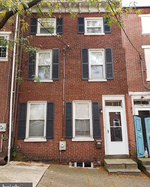 1st image of 616 W 7th St