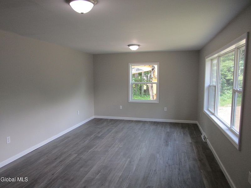 4th image of 87 N Greenfield Road