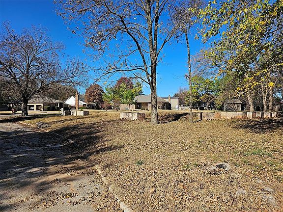 2nd image of 1013 Woodbrook Dr #6