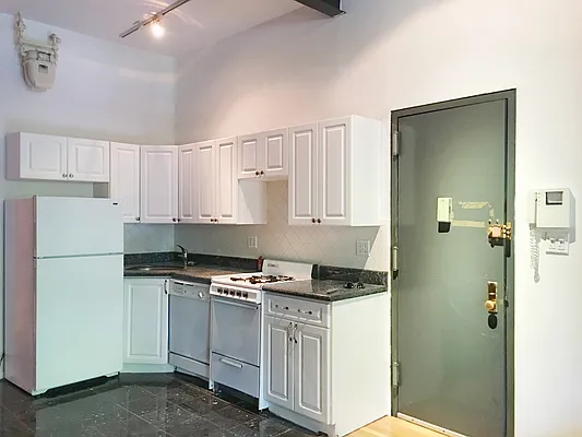 Rented by Adir Realty | media 14