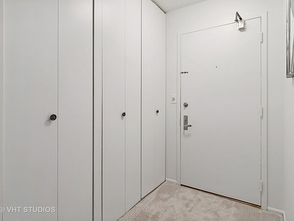 2nd image of 924 S Lake Ct #4-201