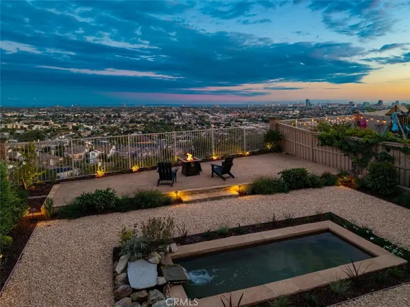 2212 Sea Ridge Dr, Signal Hill, CA 90755