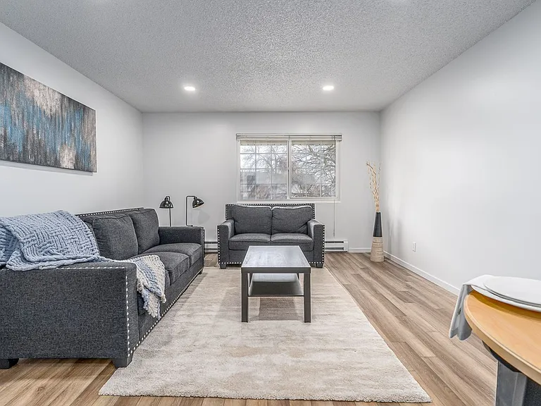 10417 E 4th Ave — Photo 3