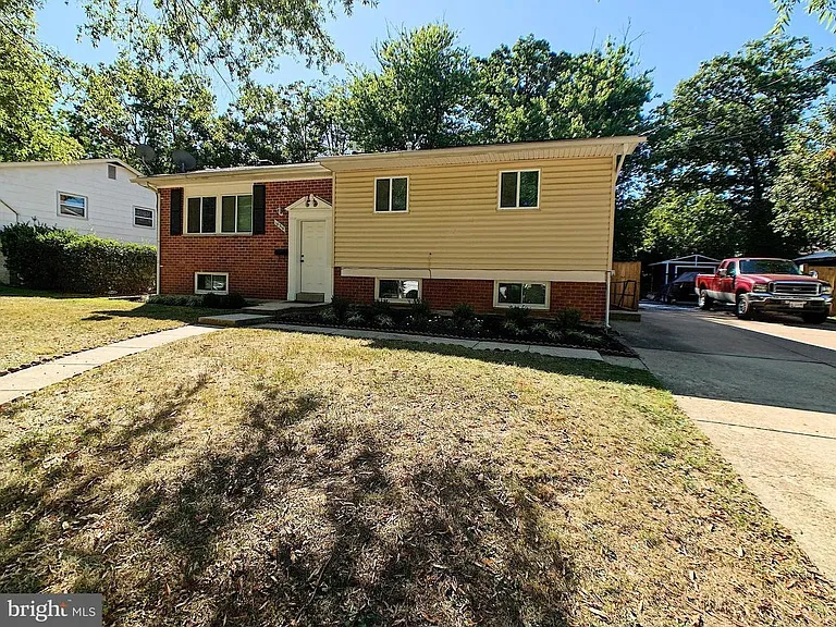 10316 Geranium Ave — Photo 3