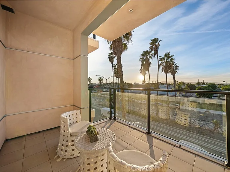 1598 Long Beach Blvd — Photo 25