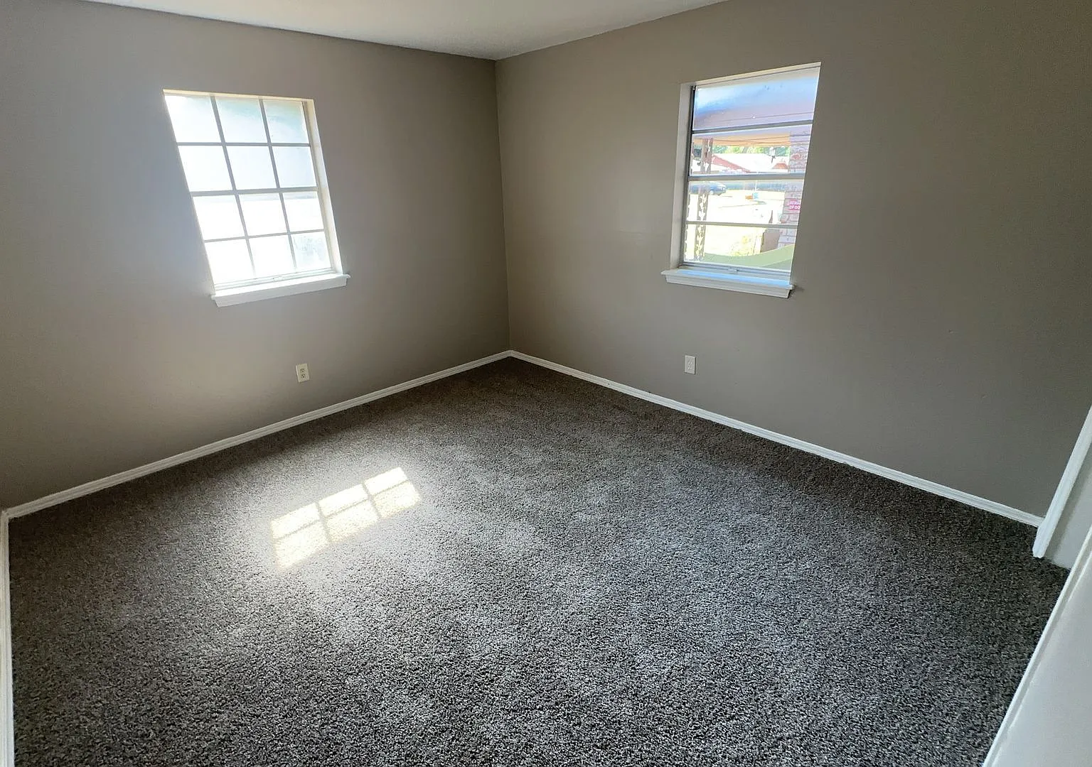 Charming, Updated 4-Bedroom Home Available! — Photo 4
