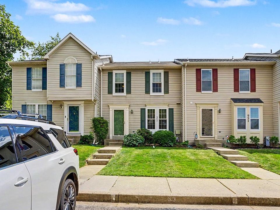 1st image of 953 Gainsborough Ct #953