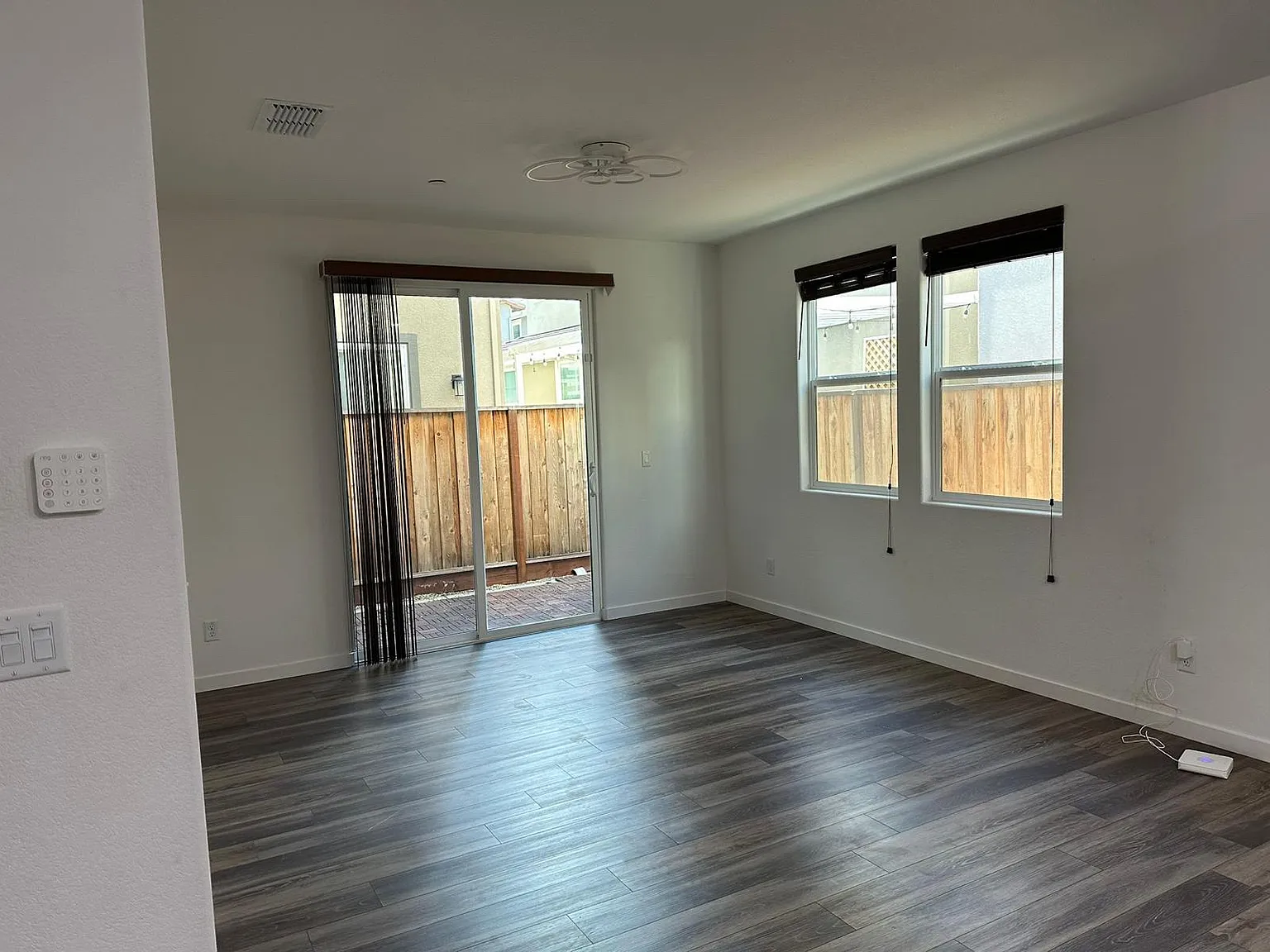 3 bed, 2.5 bath, 1941 sqft, $3,000 — Photo 3