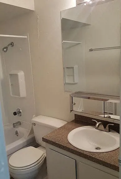 Tristin Square Apartments — Photo 34