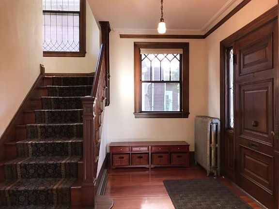 4th image of 34 Laurel St