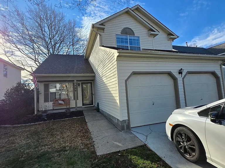 1480 Berkshire Dr — Photo 3