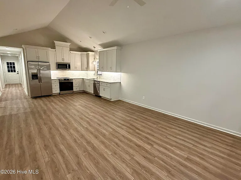 6735 Hill St — Photo 11