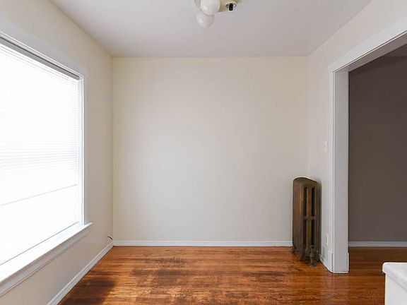 4th image of 4017 W Melrose St #S4