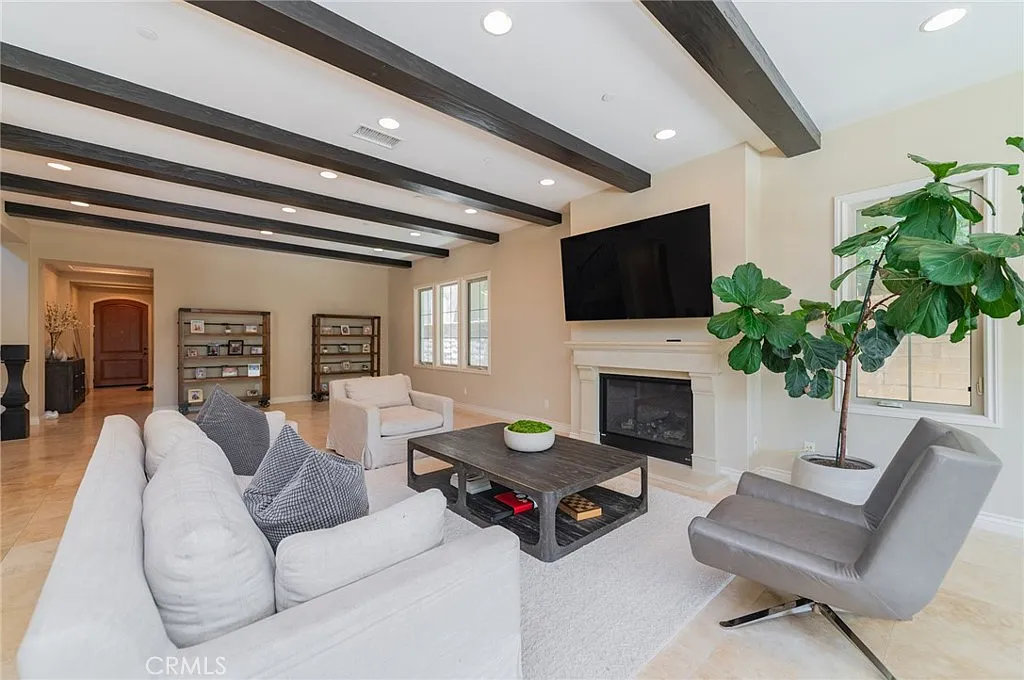 4 bed, 4.5 bath, 4281 sqft, $10,000 — Photo 4