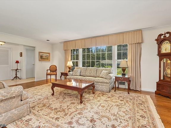 4th image of 1407 Chapel Hill Rd