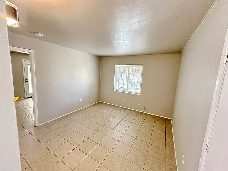 Renovated, Open Studios Near Unm / Cnm - Available Now! — Photo 45