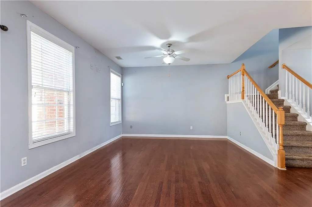 3 bed, 2.5 bath, 1724 sqft, $2,200 — Photo 3