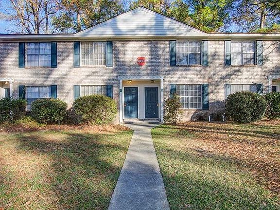 2nd image of 300 Crestview Dr APT D