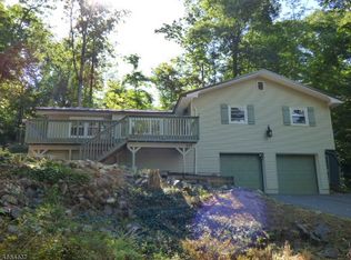 139 Forest Lake Dr, Andover, NJ 07821