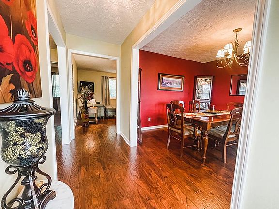 4th image of 150 Hillcrest Dr N
