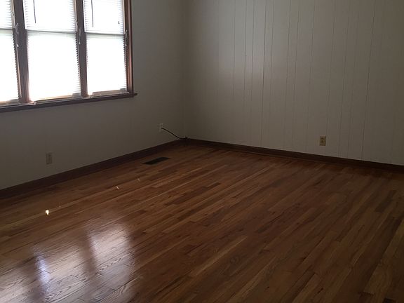 4th image of 105 Elk Ave