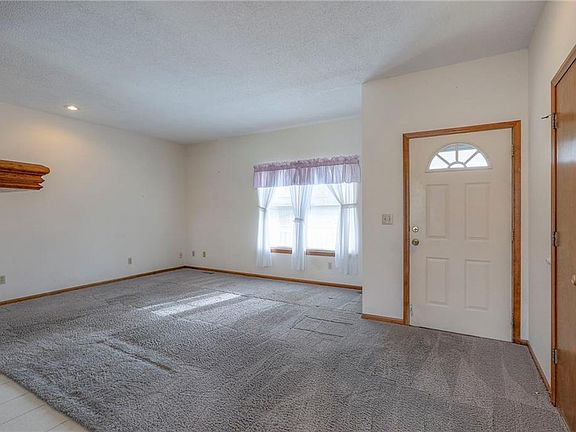 5th image of 10600 E 51st St