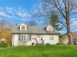 6 Holly Ln, Wallingford, CT 06492