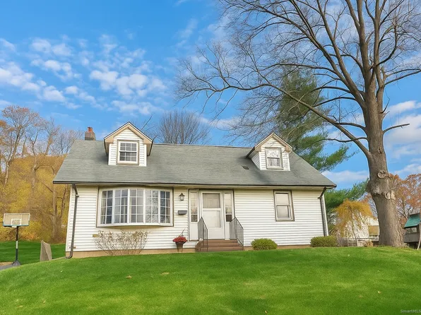 6 Holly Lane, Wallingford, CT 06492