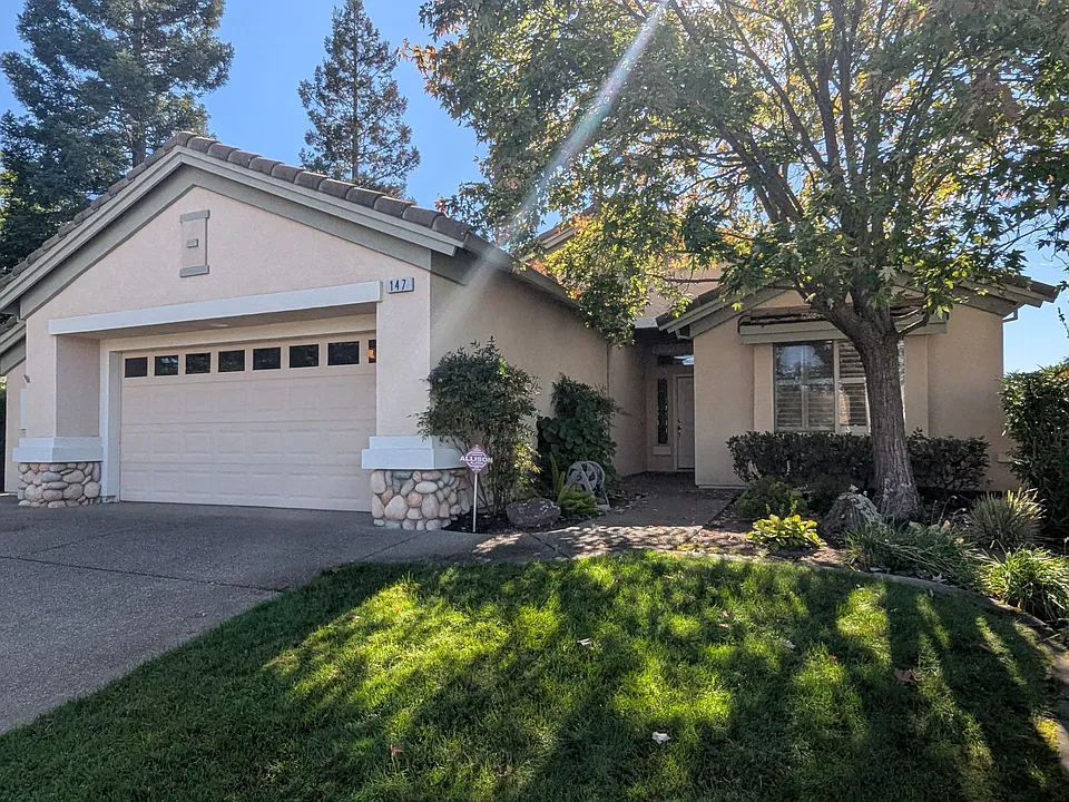 147 Lakefield Ct