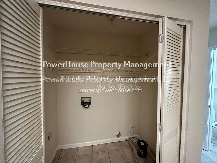 504 Oakwood Ct — Photo 14