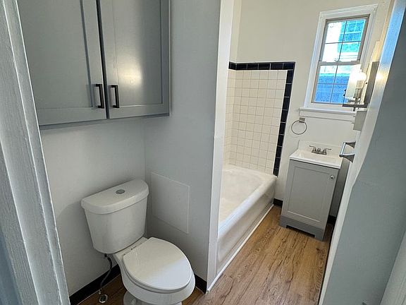 2nd image of 572 Chestnut St #8