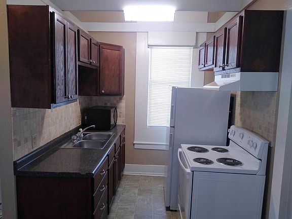 3rd image of 802 N Franklin St #B