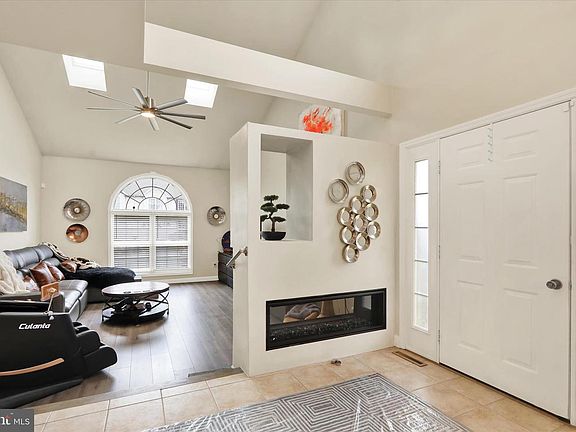 4th image of 73 Michigan Dr