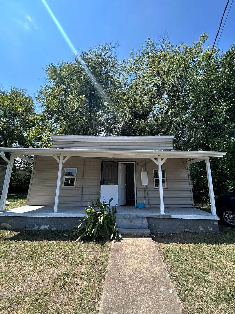 Two Bedroom Home in Chattanooga — Photo 1