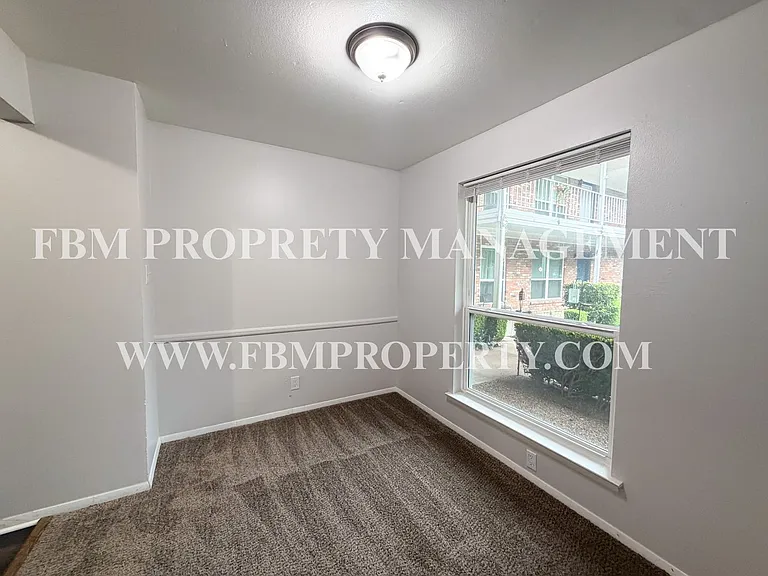 518 N Rogers St #105 — Photo 12