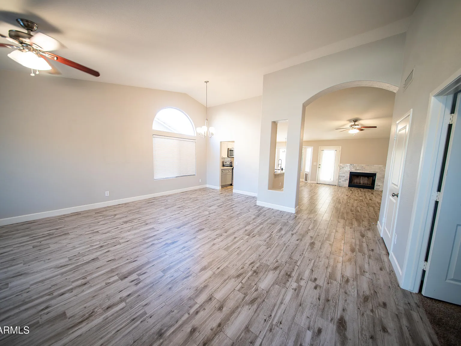 4 bed, 2.0 bath, 1915 sqft, $2,315 — Photo 4
