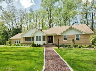 22 Farmview Dr, Dix Hills, NY 11746