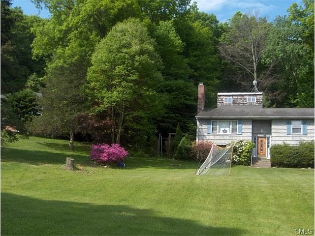 2nd image of 20 Musket Ridge Rd