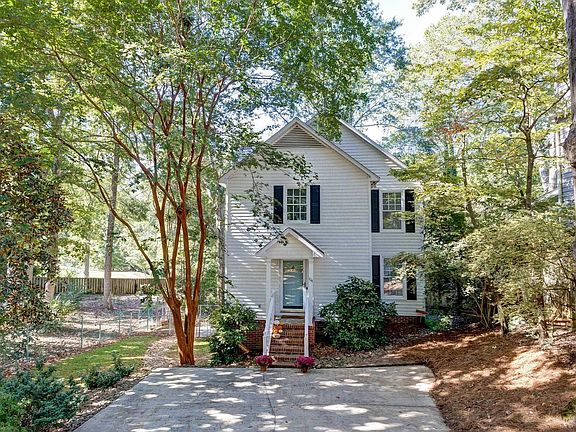 2nd image of 104 Waccamaw Cir