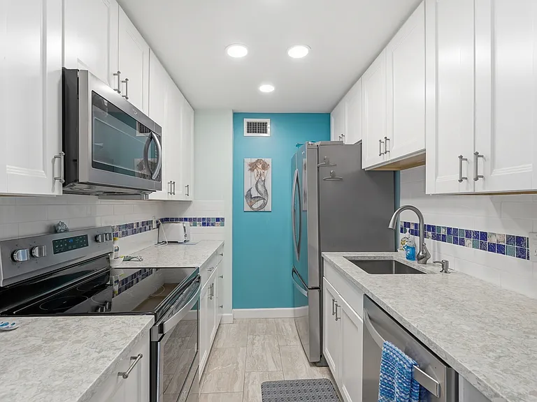 1065 Gulf Shore Blvd N #1 — Photo 21