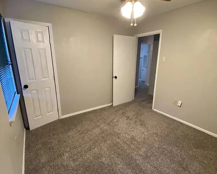 4604 Mercedes Dr — Photo 4