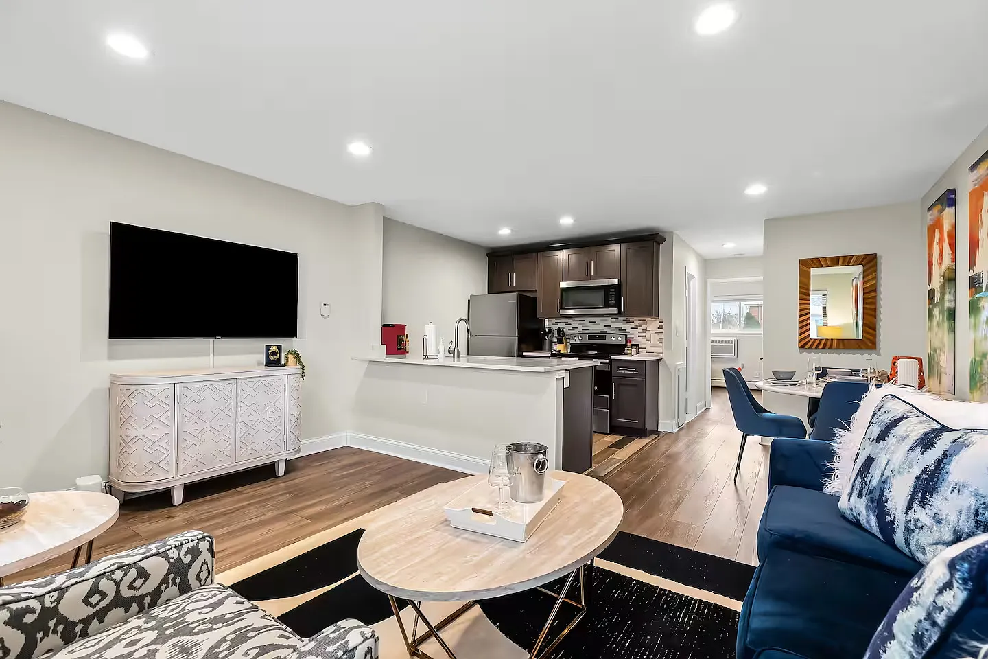 Royal Oak Place Apartments — Photo 4