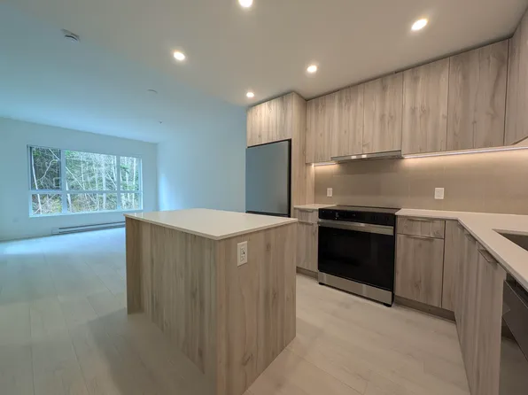 3594 Malsum Dr #313, Burrard Inlet 3, BC V7G 0B4
