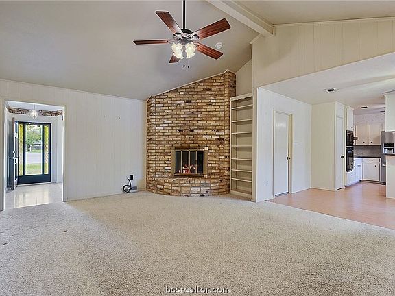 4th image of 1924 Briar Oaks Dr
